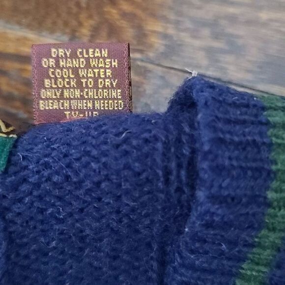 Vintage Navy Blue V-neck Unisex Shetland Wool Sweater - Picture 8 of 14